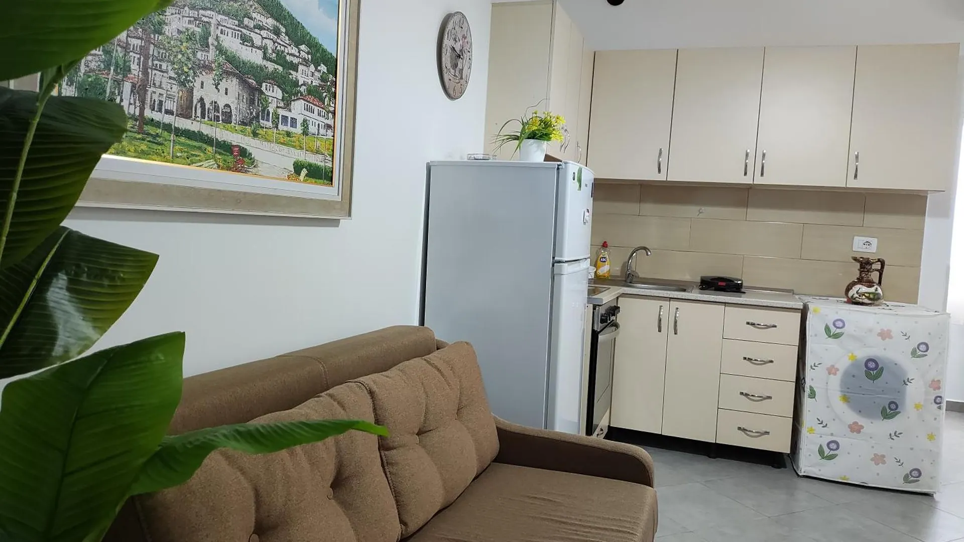 הקונטקטים של Guesthouse Shyti 2